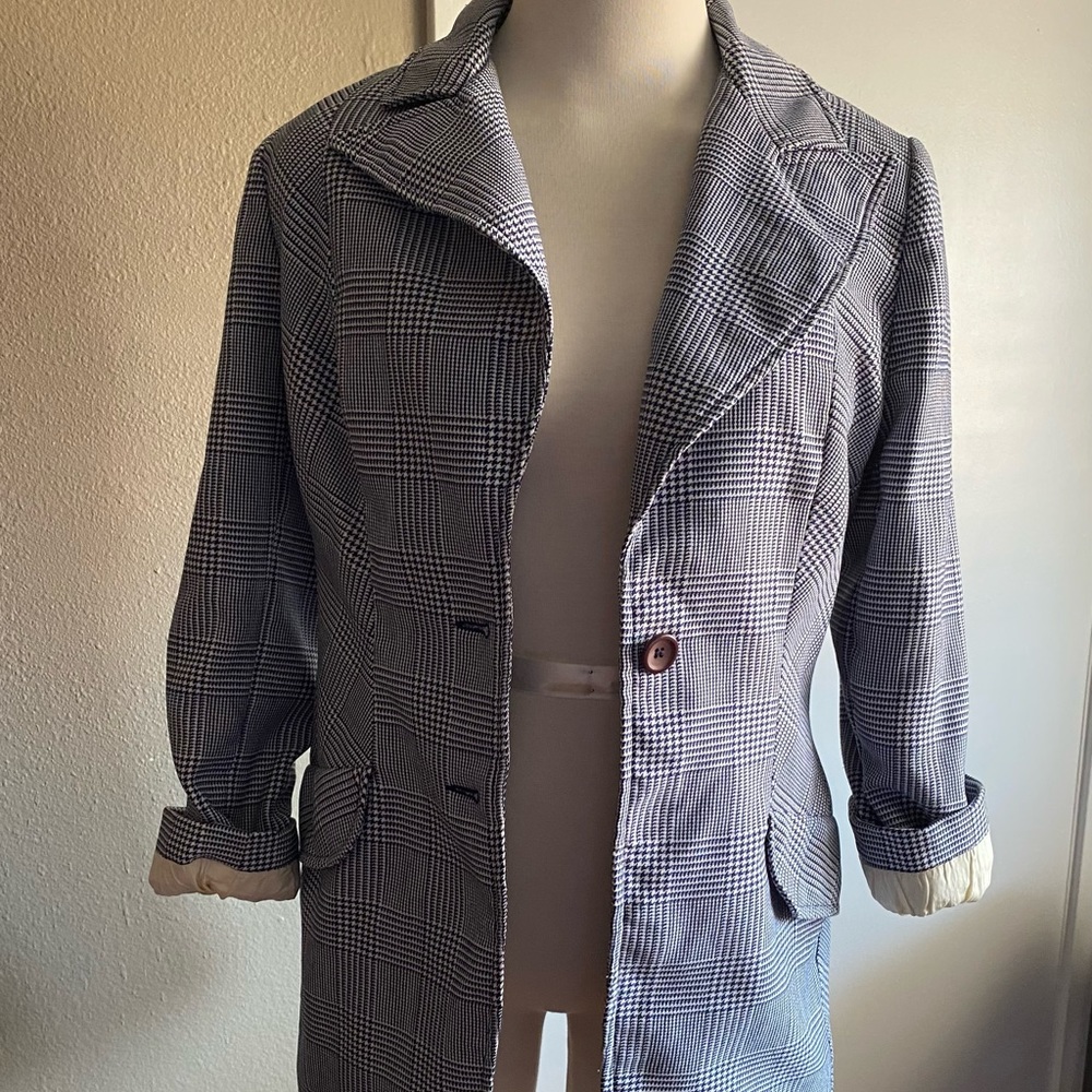 Blazer - Picture 2 of 6